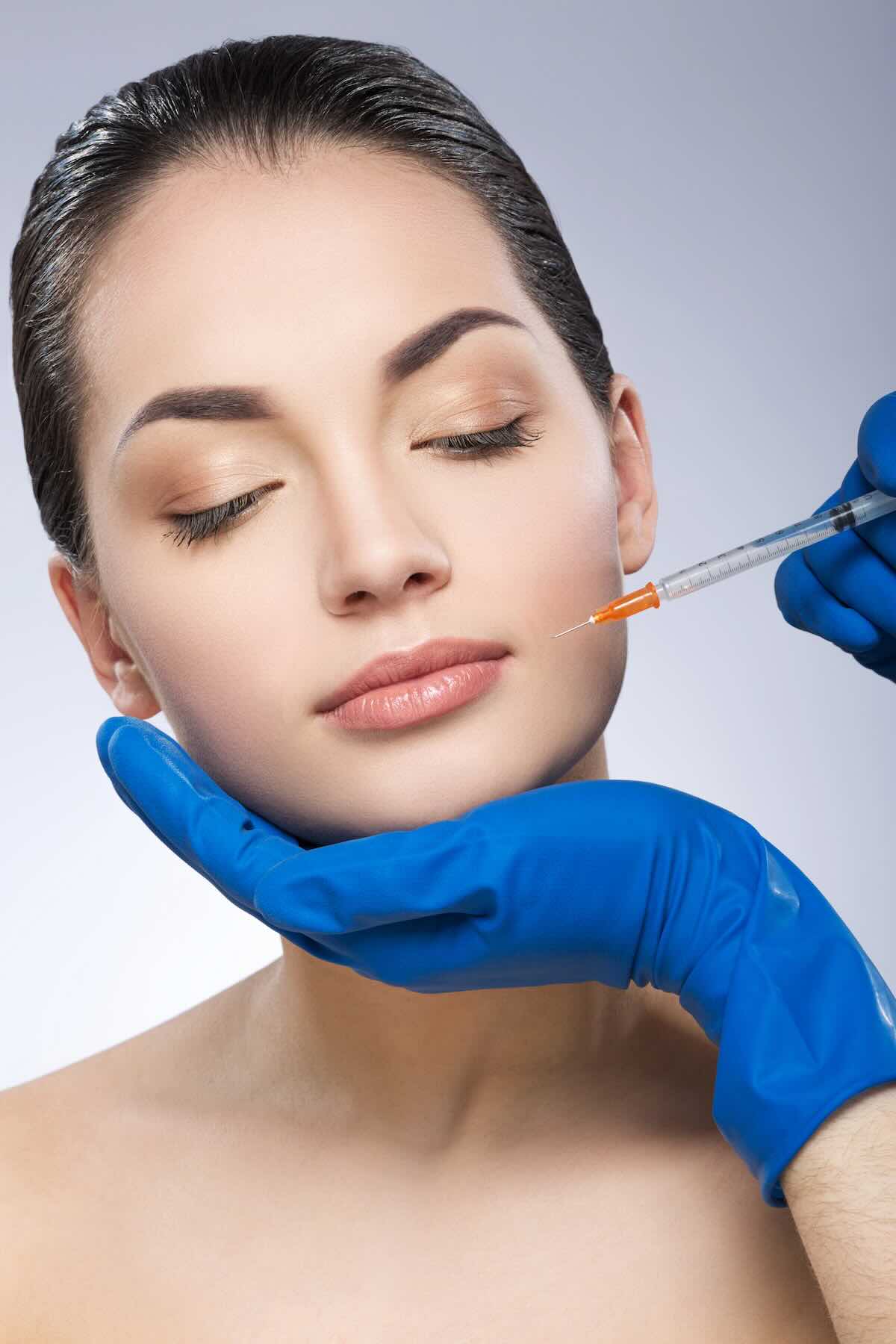 Armonización facial mujer con ácido hialurónico