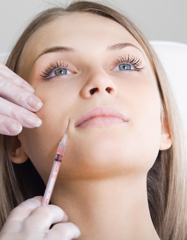 Armonización facial mujer con ácido hialurónico