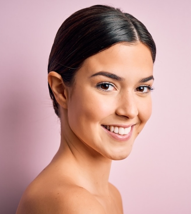 Mesoterapia facial en barcelona resultado mujer morena