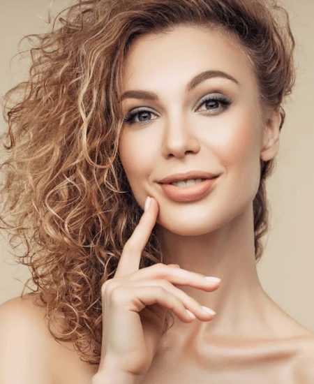 Mujer tras haber recibido tratamiento con skin booster de hidratación profunda